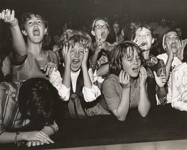 1518x1213xbeatles-fans_jpg_pagespeed_ic_9axs5hk0qm